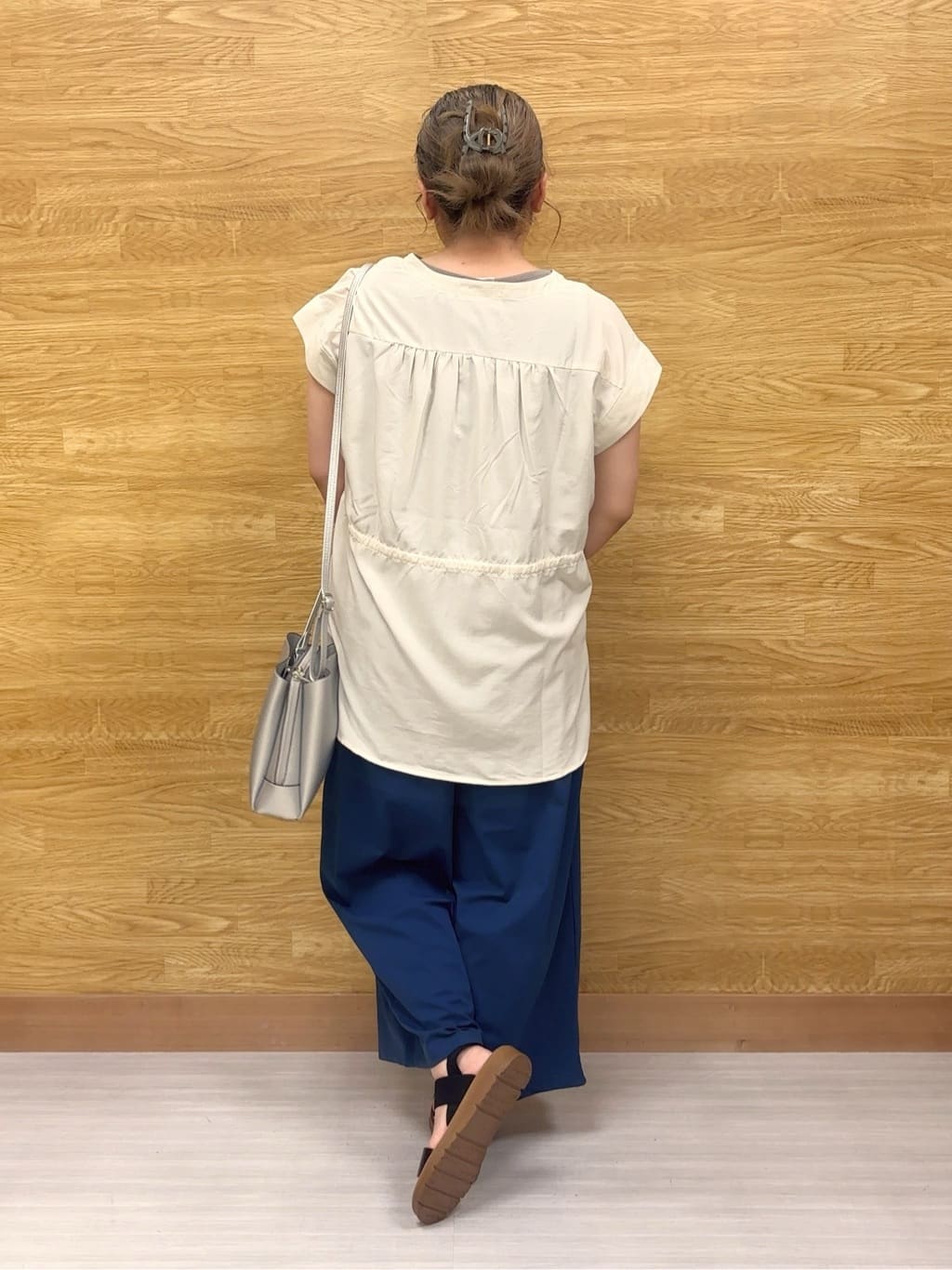 ぁむさんの「SHOO･LA･RUE｜【S-LL/軽量】さらさらストレッチ ガウチョパンツ」を使ったコーディネート