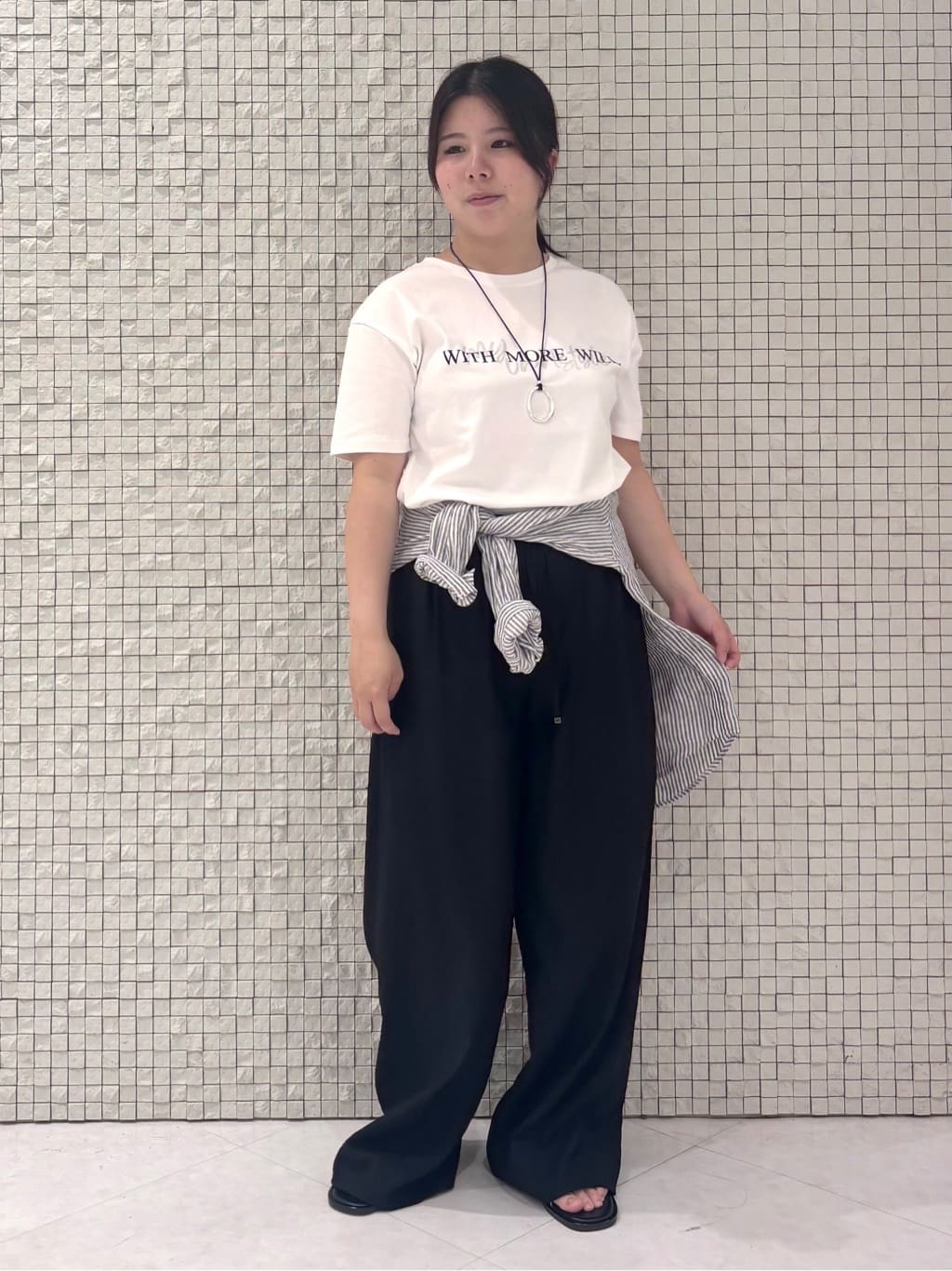 MEGUMIさんの「INDIVI｜【洗える／UVケア／SETUP可能】ドロストワイドパンツ」を使ったコーディネート