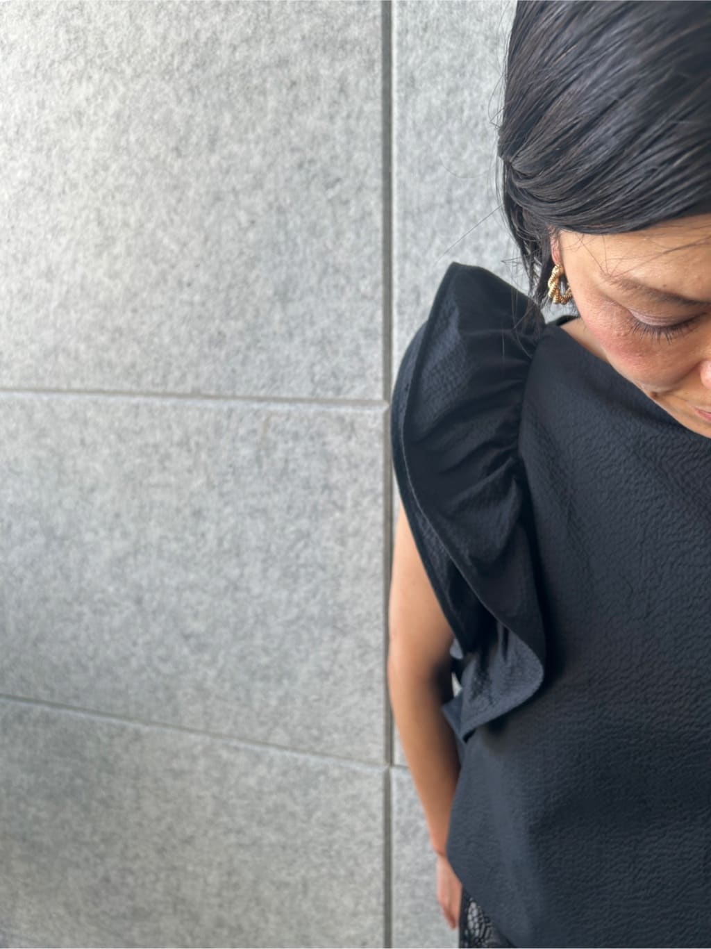 yukoさんの「CODE A｜ruffle drama blouse」を使ったコーディネート