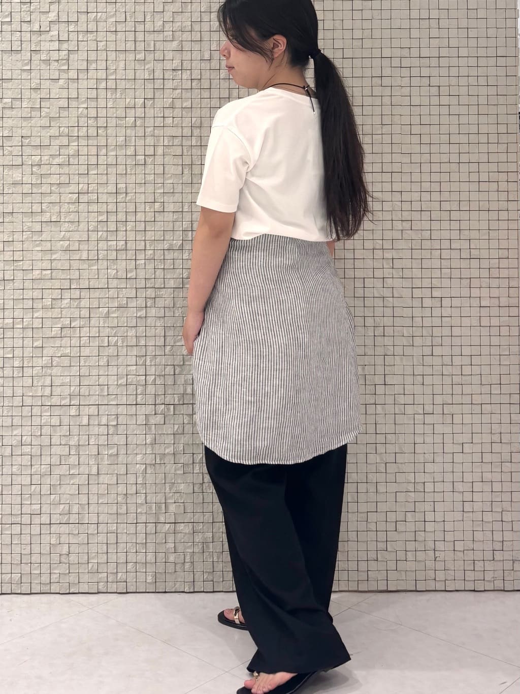 MEGUMIさんの「INDIVI｜【洗える／UVケア／SETUP可能】ドロストワイドパンツ」を使ったコーディネート
