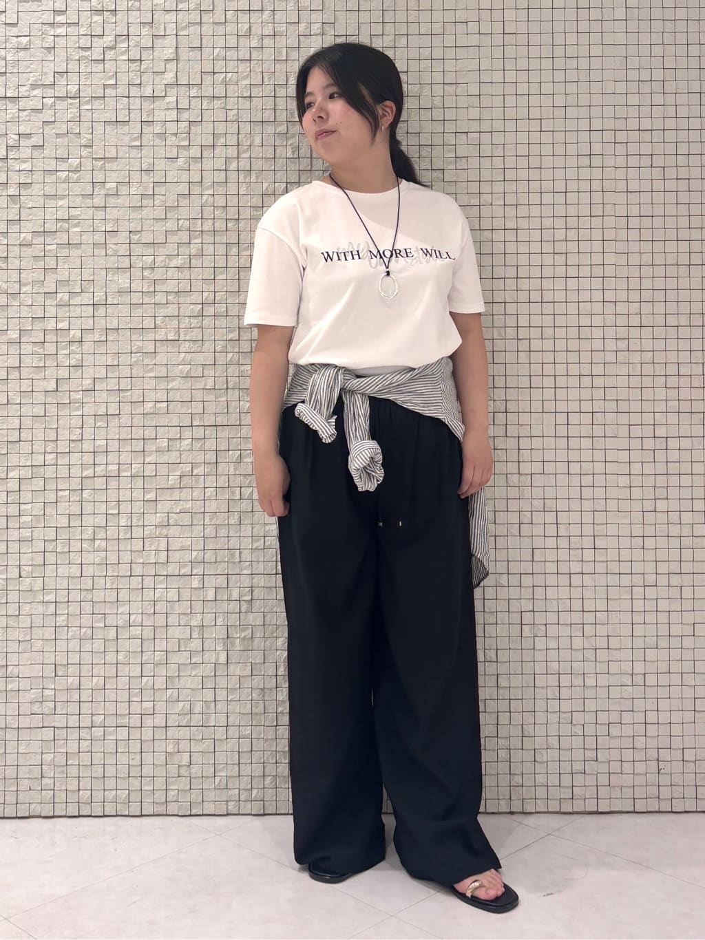 MEGUMIさんの「INDIVI｜【洗える／UVケア／SETUP可能】ドロストワイドパンツ」を使ったコーディネート