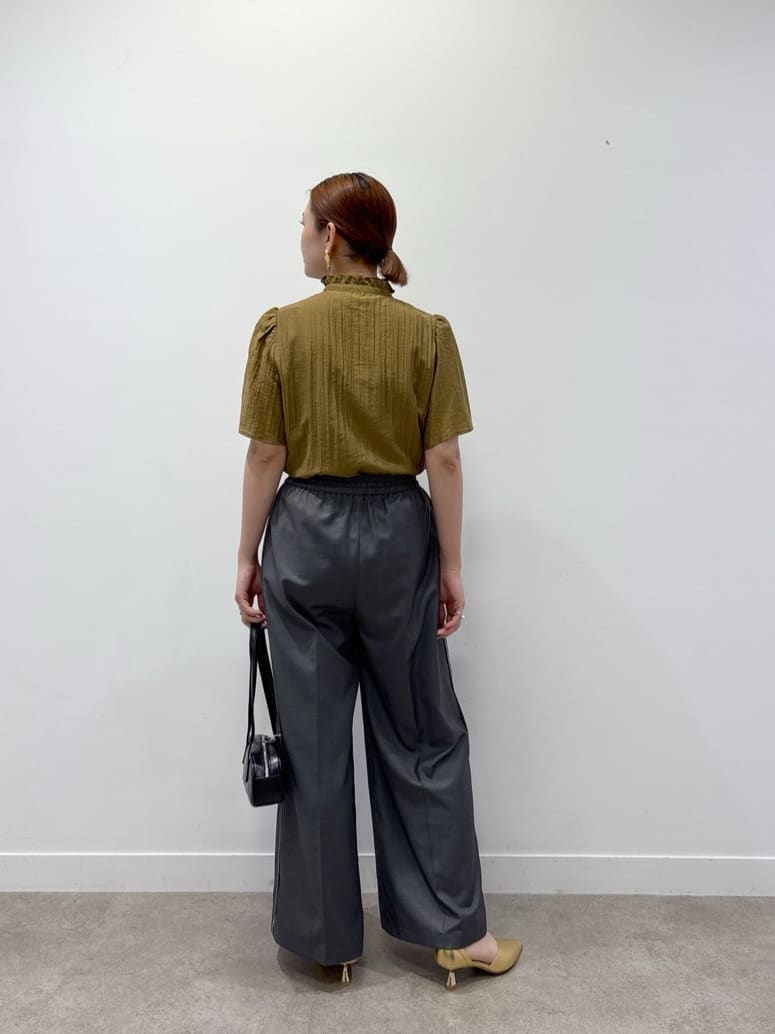 ayanoさんの「INDIVI｜【セットアップ可能】サキソニーサイドラインパンツ」を使ったコーディネート