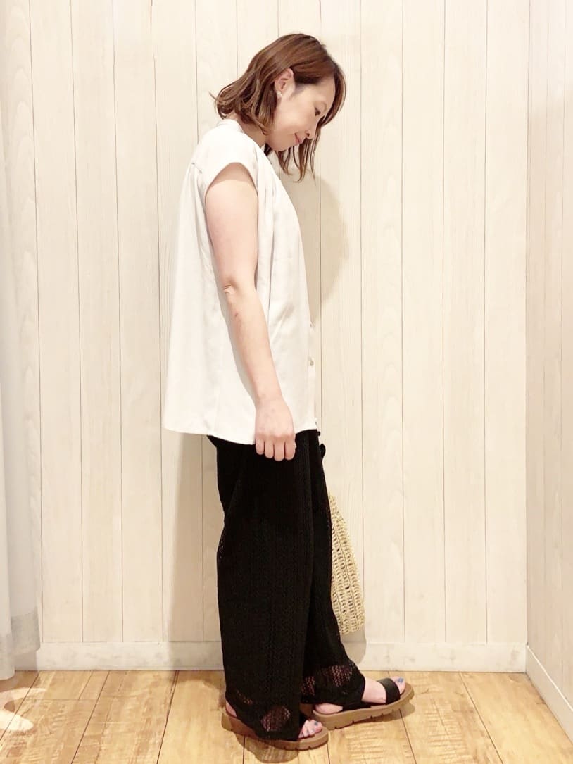 あいこさんの「SHOO･LA･RUE｜【S-LL/洗濯後しわになりにくい】上品にきれい見え スラブギャザーブラウス」を使ったコーディネート