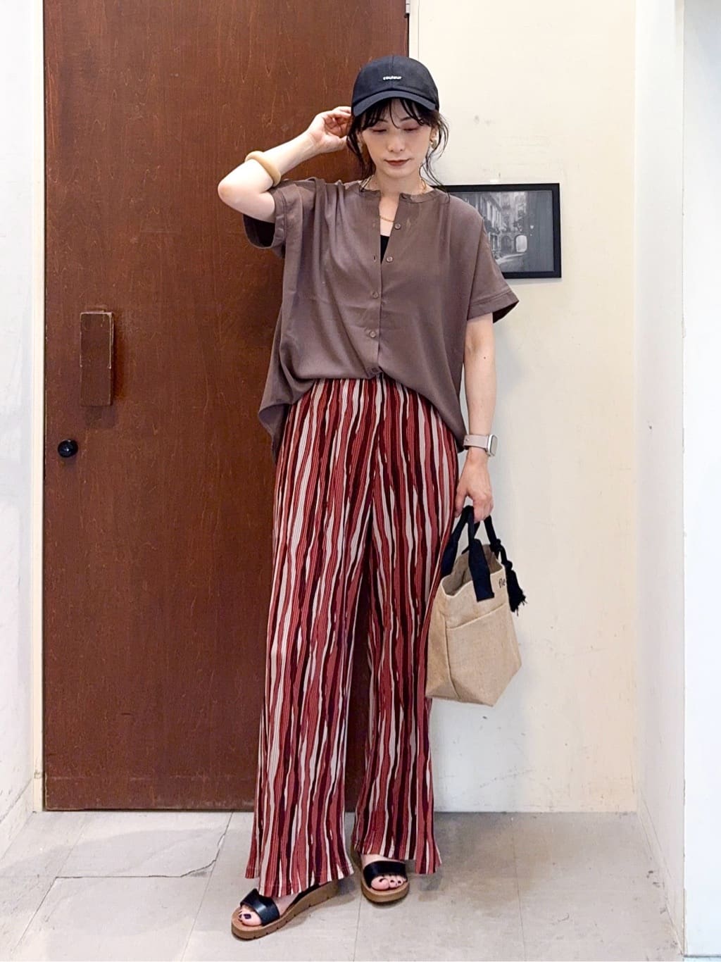𝐇𝐢𝐫𝐨𝐦𝐢さんの「SHOO･LA･RUE｜【洗える/プチプラ】大人の抜け感をプラスする バンドカラーシャツ」を使ったコーディネート