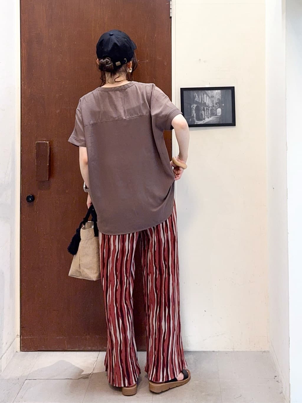 𝐇𝐢𝐫𝐨𝐦𝐢さんの「SHOO･LA･RUE｜【洗える/プチプラ】大人の抜け感をプラスする バンドカラーシャツ」を使ったコーディネート