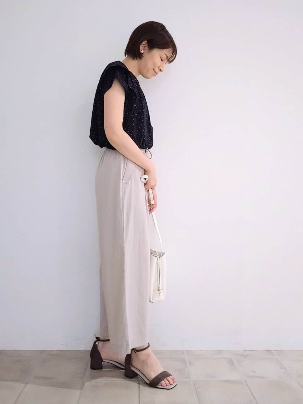 miomioさんの「SHOO･LA･RUE｜【S-LL/ひんやり】きちんと見えで好印象 ドット柄デザイントップス」を使ったコーディネート
