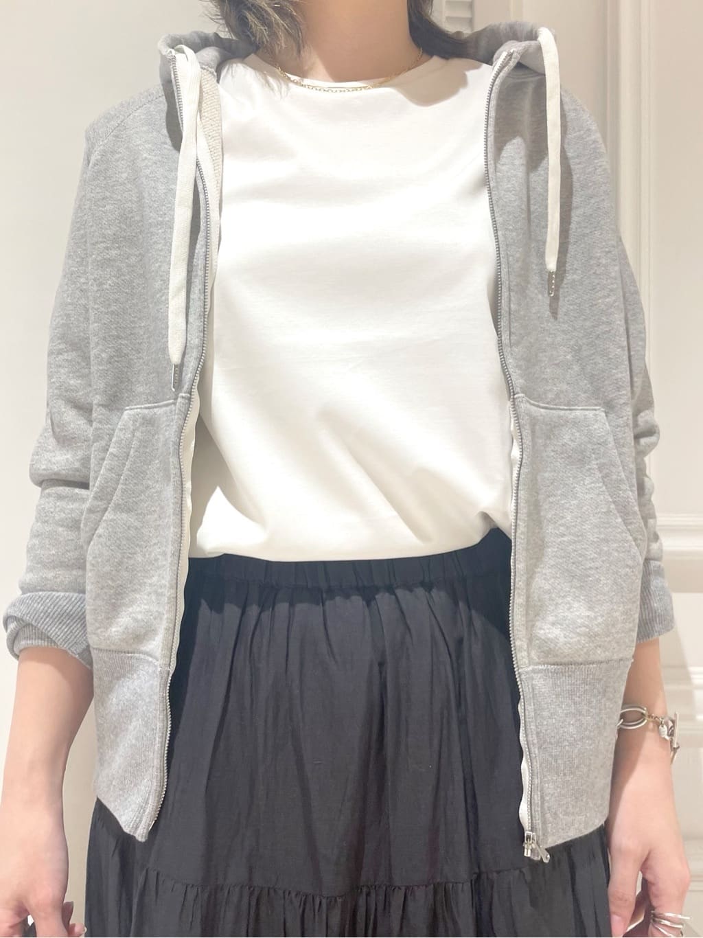 makiさんの「DRESSTERIOR｜◆【接触冷感/抗菌防臭/消臭】アイスクリアコットンTシャツ」を使ったコーディネート