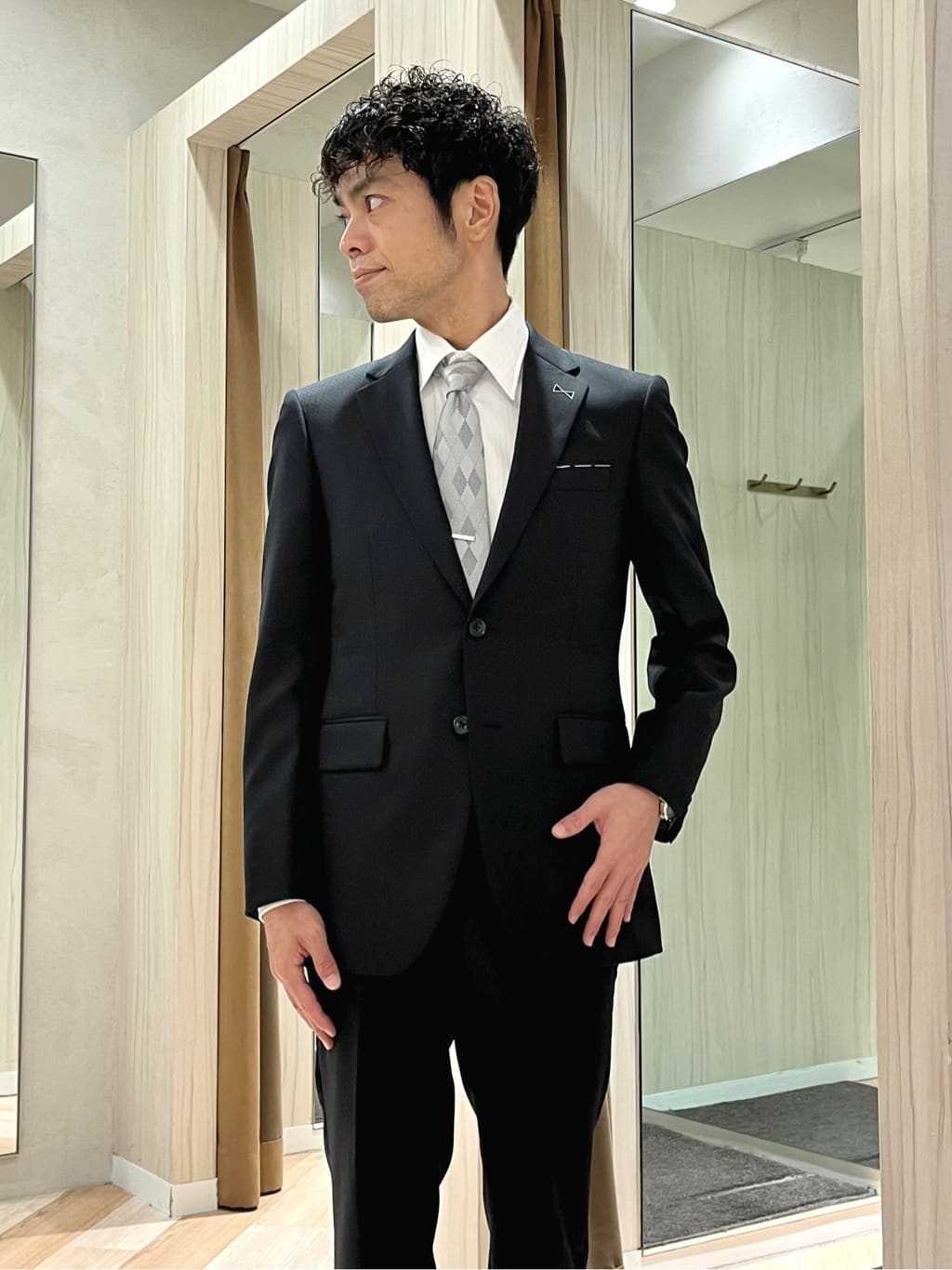 URAさんの「TAKEO KIKUCHI｜【Made in JAPAN】矢絣（やがすり）スーツ／スリーピース対応」を使ったコーディネート