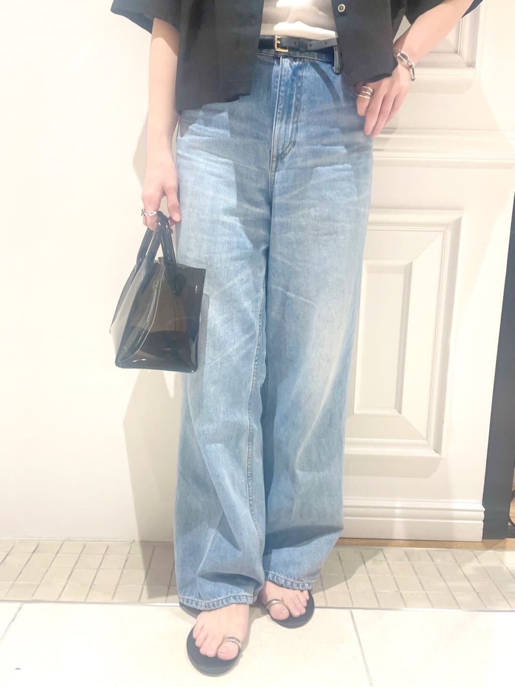makiさんの「DRESSTERIOR｜ヴィンテージ加工ワイドデニムパンツ」を使ったコーディネート