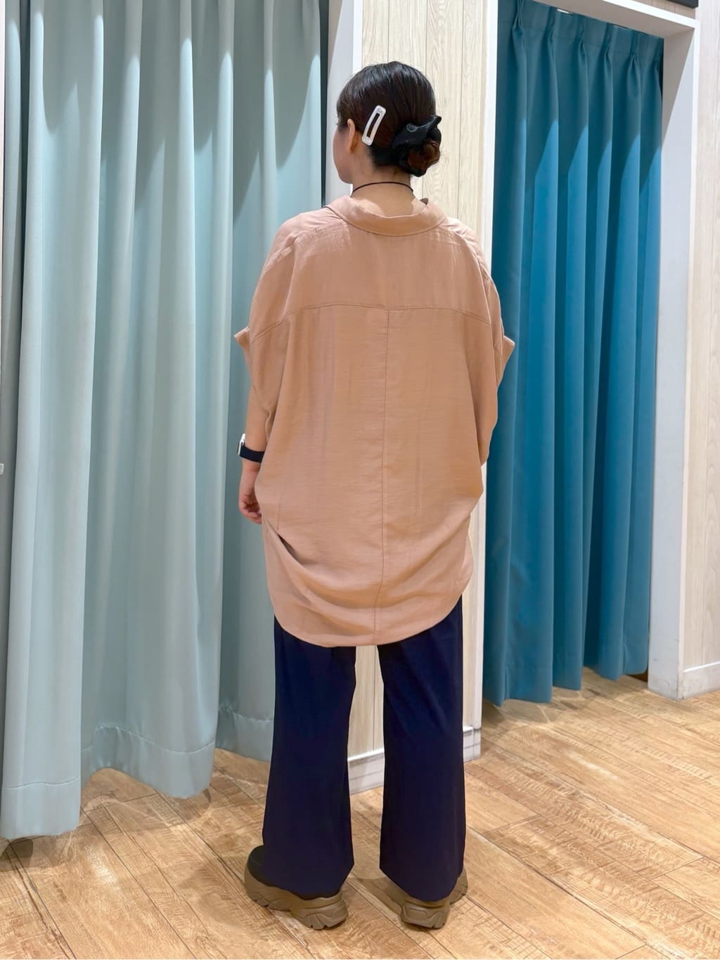 砂糖さんの「SHOO･LA･RUE｜【ひんやり】すっきりきれいに体型カバー コクーンシルエットワンピース」を使ったコーディネート