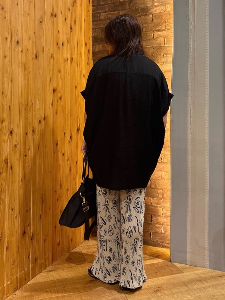 ゆかぴさんの「SHOO･LA･RUE｜【ひんやり】すっきりきれいに体型カバー コクーンシルエットワンピース」を使ったコーディネート