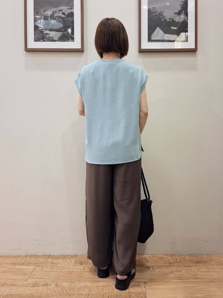 まあるさんの「SHOO･LA･RUE｜◆【S-LL/ひんやり/洗濯後しわになりにくい】程よいシアー感 ロゴTシャツブラウス」を使ったコーディネート
