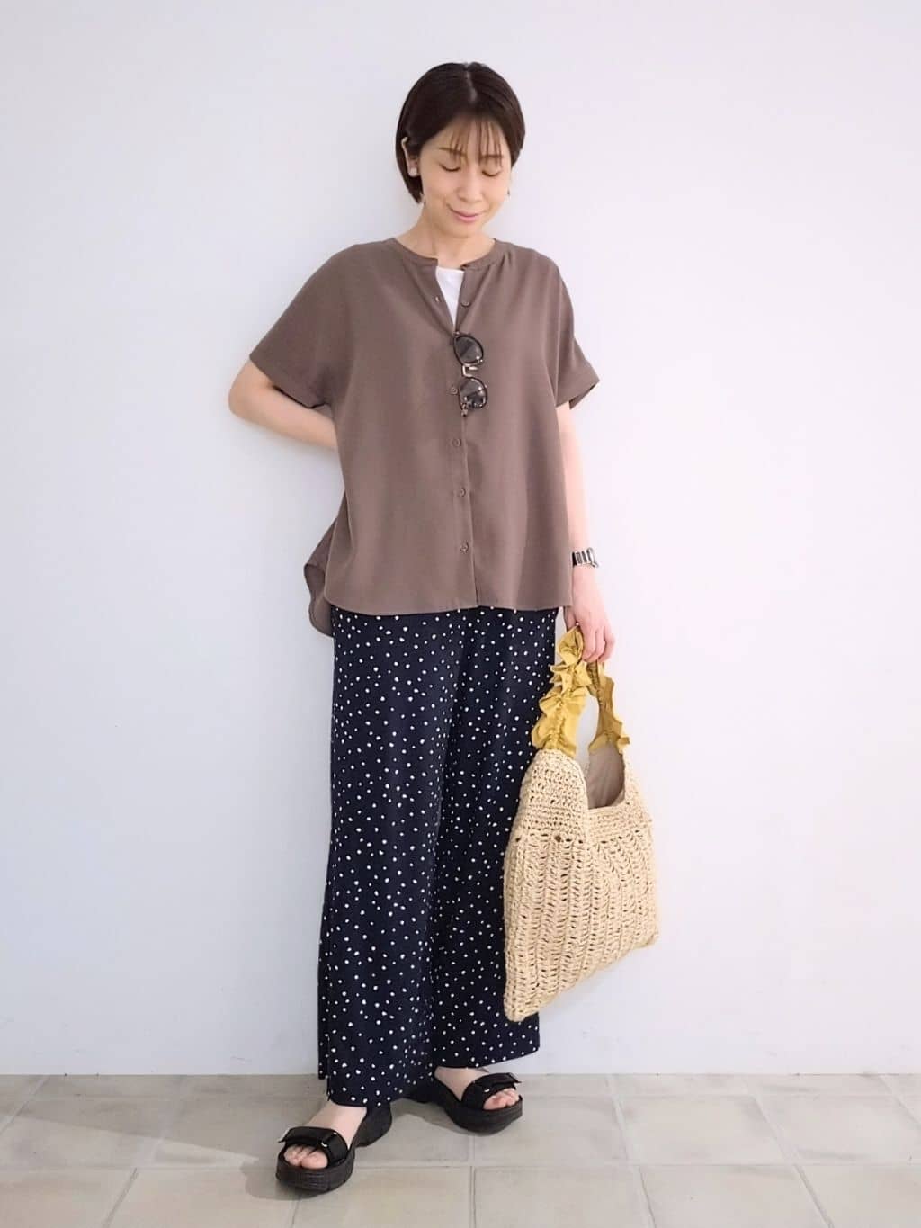 miomioさんの「SHOO･LA･RUE｜【洗える/プチプラ】大人の抜け感をプラスする バンドカラーシャツ」を使ったコーディネート