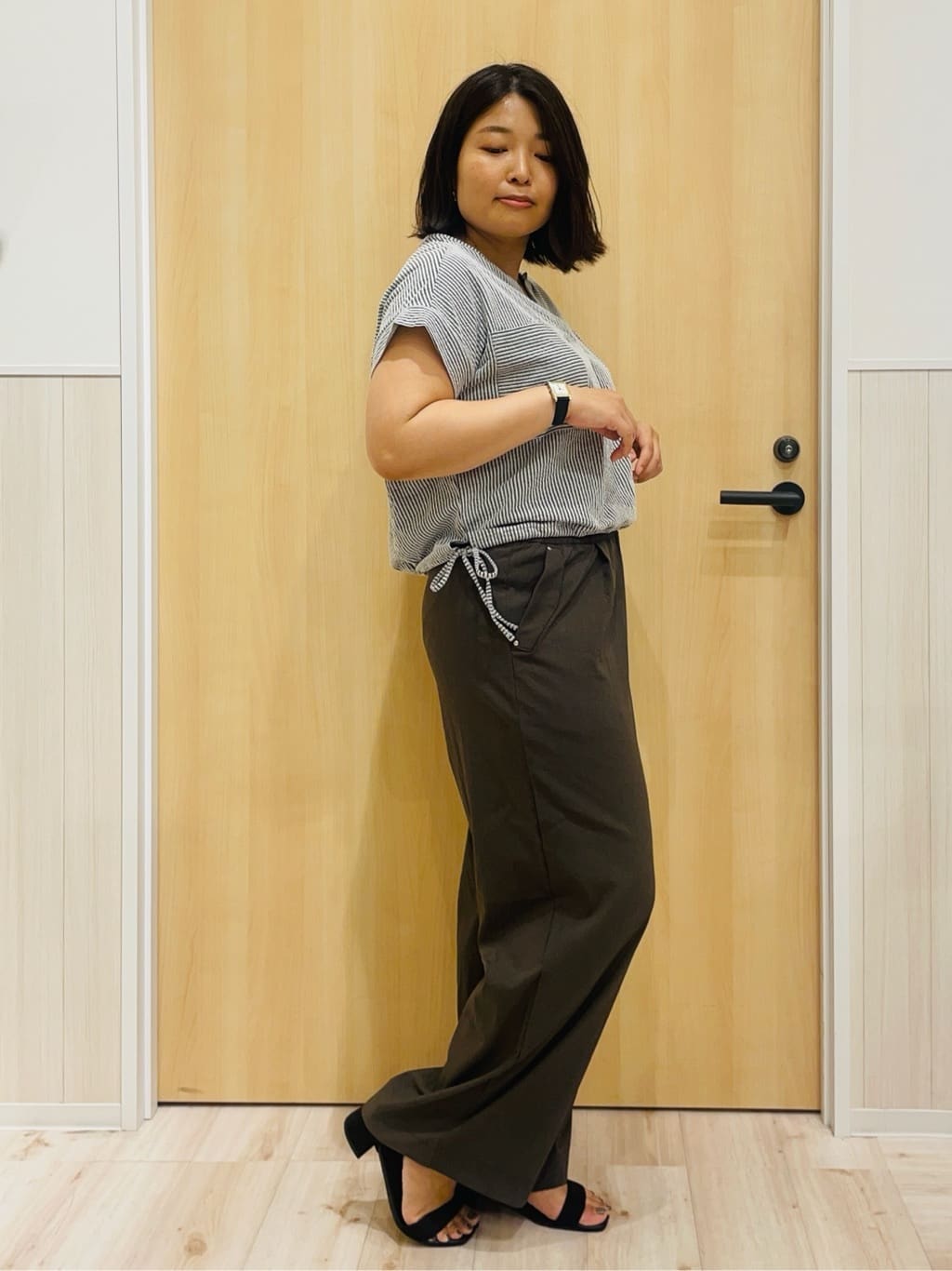 すーさんの「SHOO･LA･RUE｜【洗える/S-LL】シルエット変化を楽しめる サッカーストライプ柄スキッパートップス」を使ったコーディネート