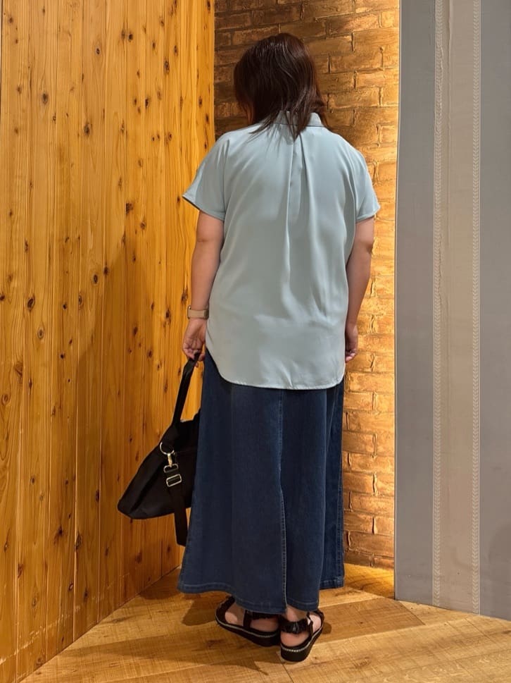 ゆかぴさんの「SHOO･LA･RUE｜【洗える/S-LL/プチプラ】さらっとすっきりきれい見え スキッパーブラウス」を使ったコーディネート