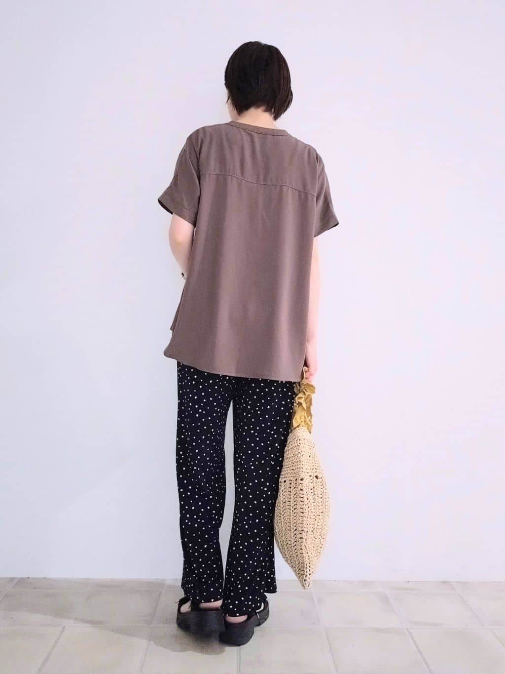 miomioさんの「SHOO･LA･RUE｜【洗える/プチプラ】大人の抜け感をプラスする バンドカラーシャツ」を使ったコーディネート