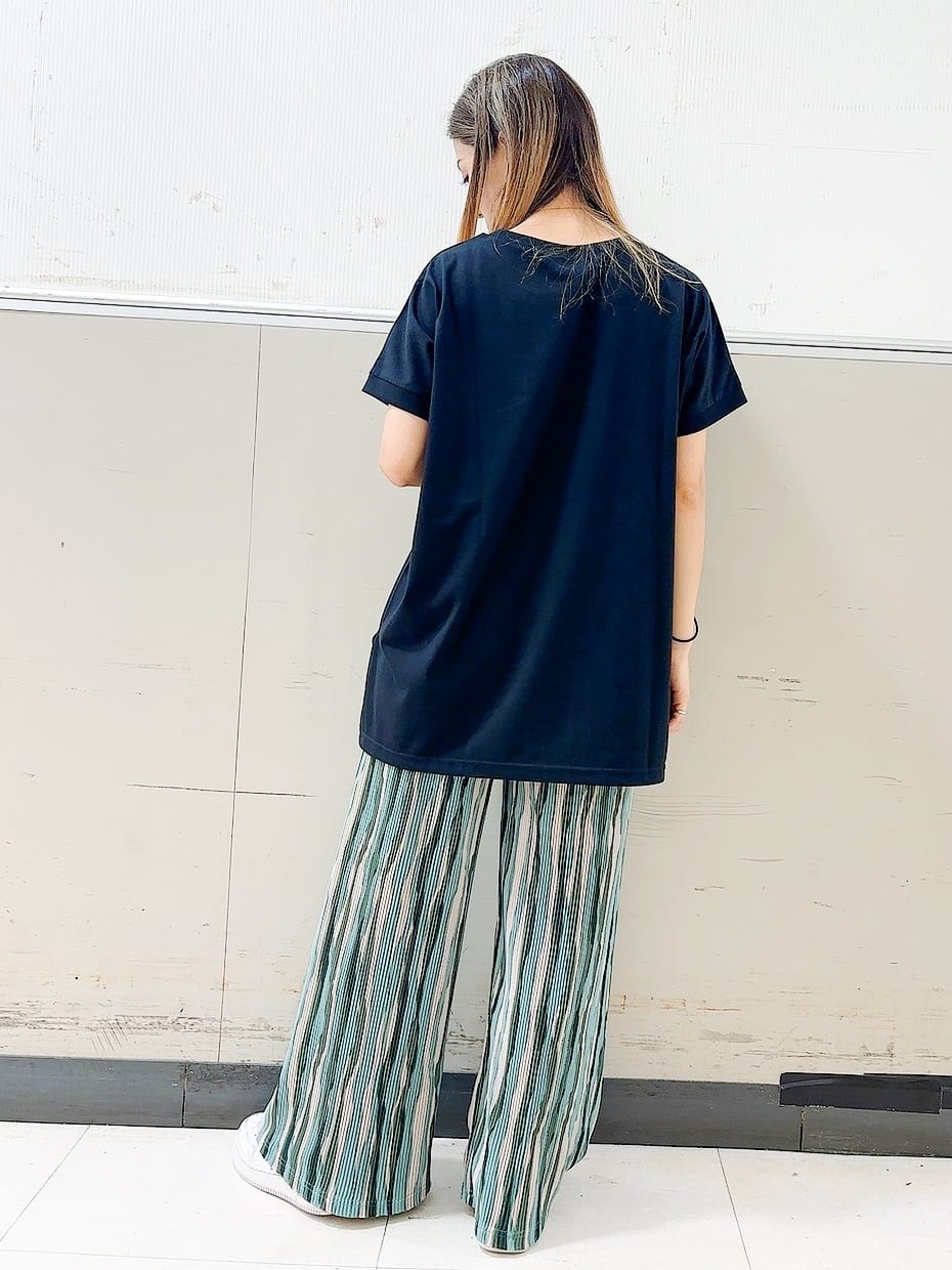 もえさんの「SHOO･LA･RUE｜【洗濯機可/柄が選べる】さらさら楽ちん プリーツ ワイドパンツ」を使ったコーディネート
