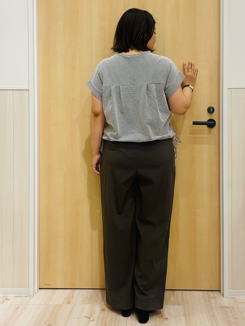 すーさんの「SHOO･LA･RUE｜【洗える/S-LL】シルエット変化を楽しめる サッカーストライプ柄スキッパートップス」を使ったコーディネート