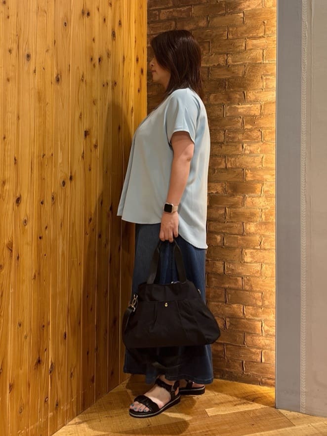 ゆかぴさんの「SHOO･LA･RUE｜【洗える/S-LL/プチプラ】さらっとすっきりきれい見え スキッパーブラウス」を使ったコーディネート