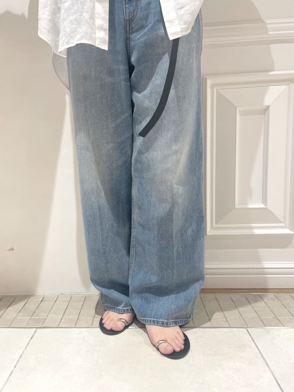 makiさんの「DRESSTERIOR｜ヴィンテージ加工ワイドデニムパンツ」を使ったコーディネート