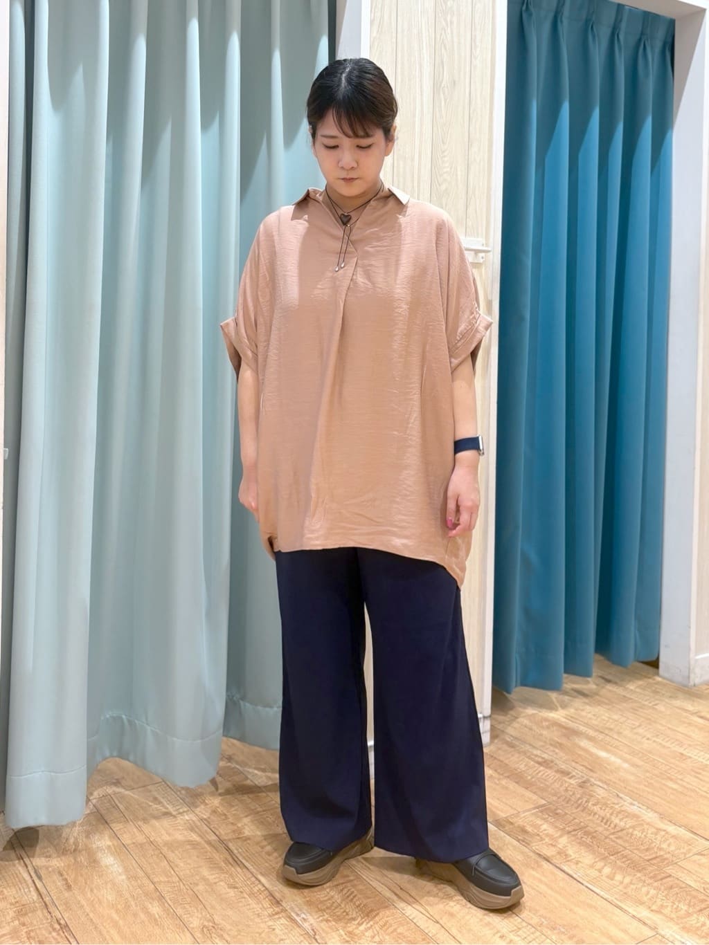 砂糖さんの「SHOO･LA･RUE｜【ひんやり】すっきりきれいに体型カバー コクーンシルエットワンピース」を使ったコーディネート