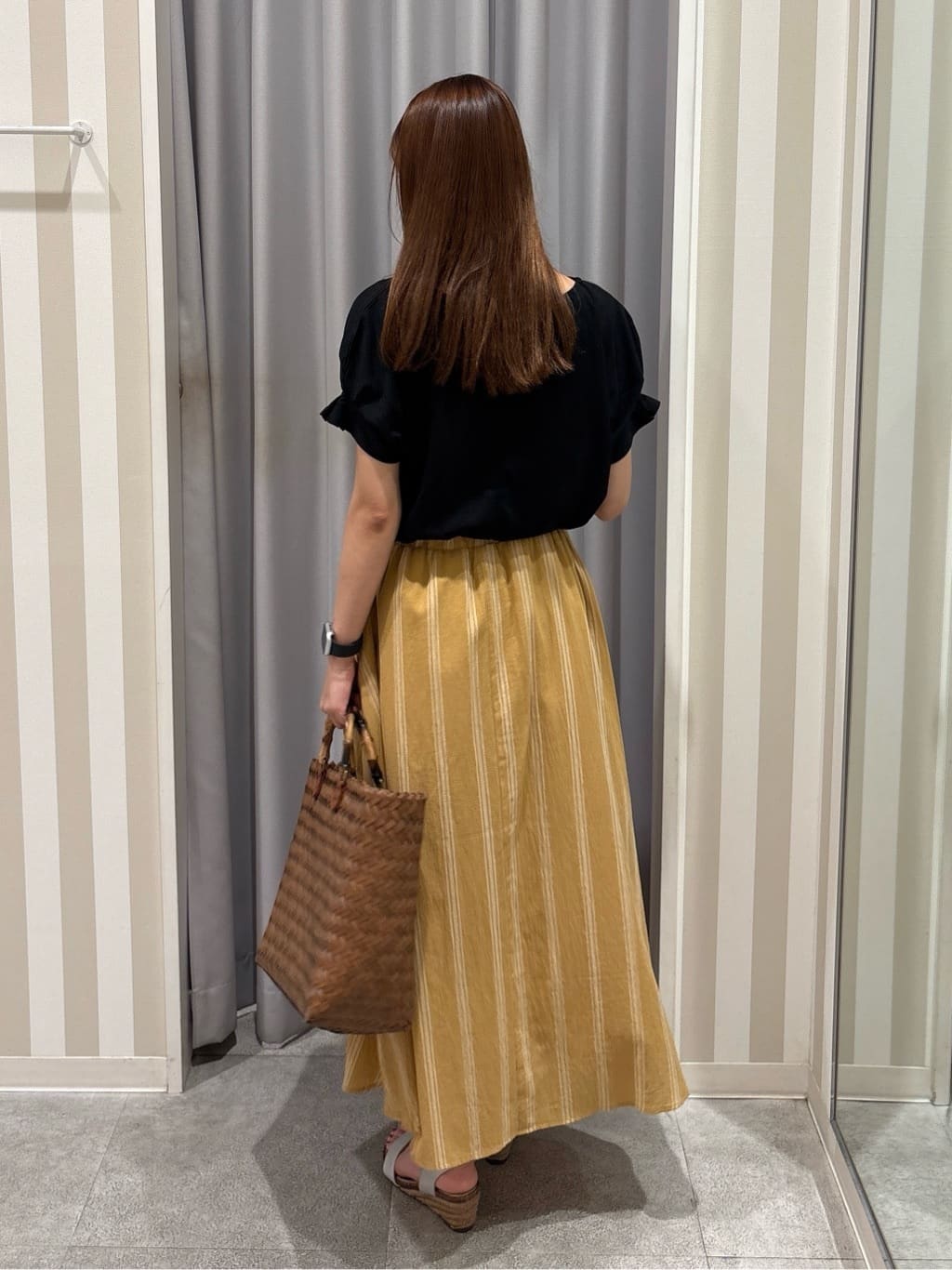 Rikaさんの「SHOO･LA･RUE｜【S-LL/UV/プチプラ】お袖タックで好印象 デザインTシャツ」を使ったコーディネート