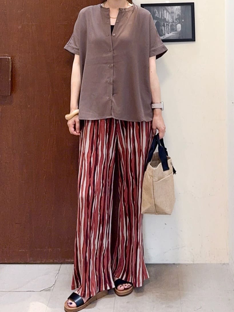 𝐇𝐢𝐫𝐨𝐦𝐢さんの「SHOO･LA･RUE｜【洗える/プチプラ】大人の抜け感をプラスする バンドカラーシャツ」を使ったコーディネート