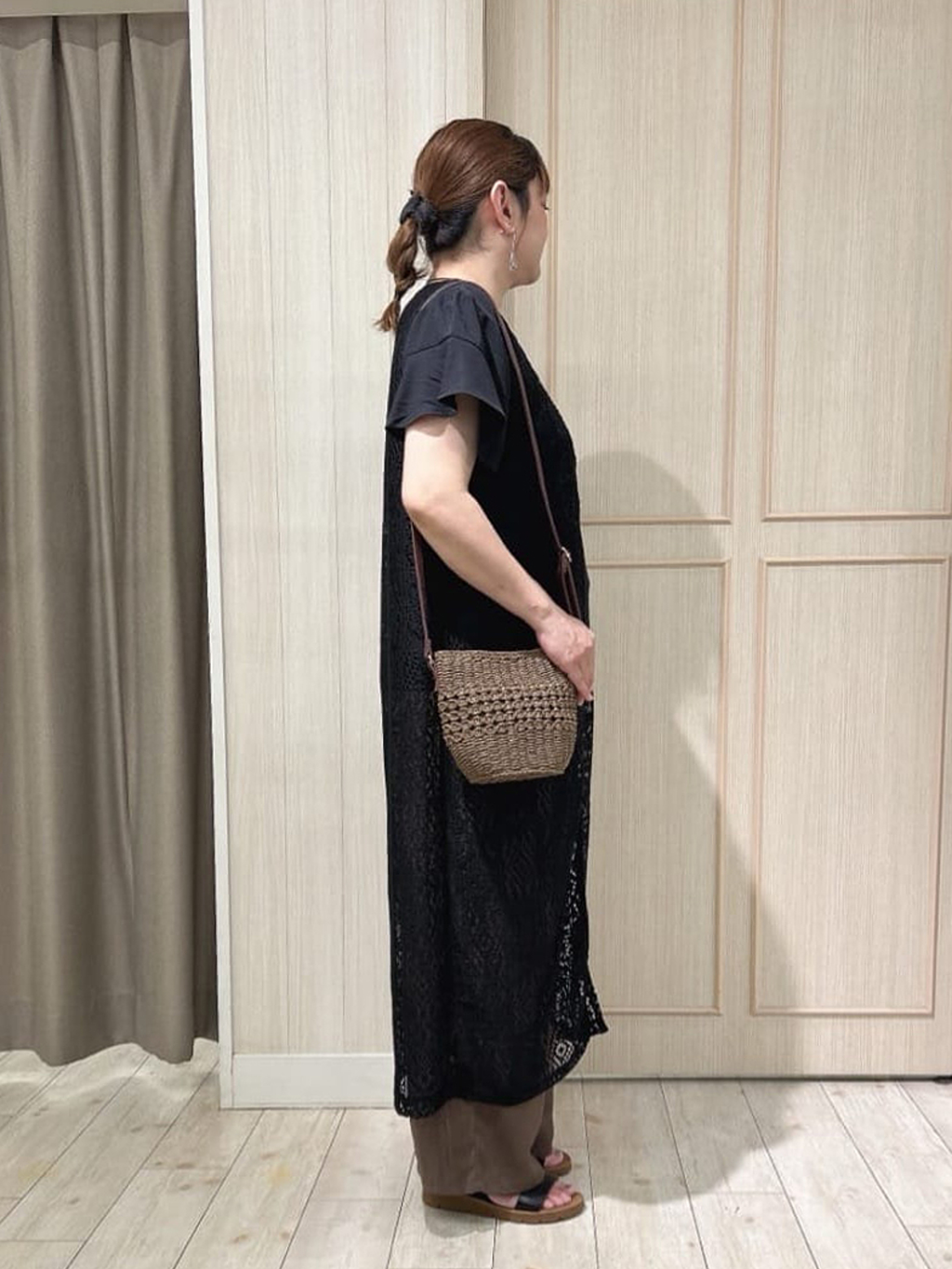 akiさんの「SHOO･LA･RUE｜◆【S-LL】羽織るだけでサマ見え レース風の柄が華やかなロングジレ」を使ったコーディネート