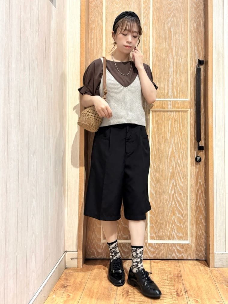 meiさんの「SHOO･LA･RUE｜【S-LL/UV/プチプラ】お袖タックで好印象 デザインTシャツ」を使ったコーディネート
