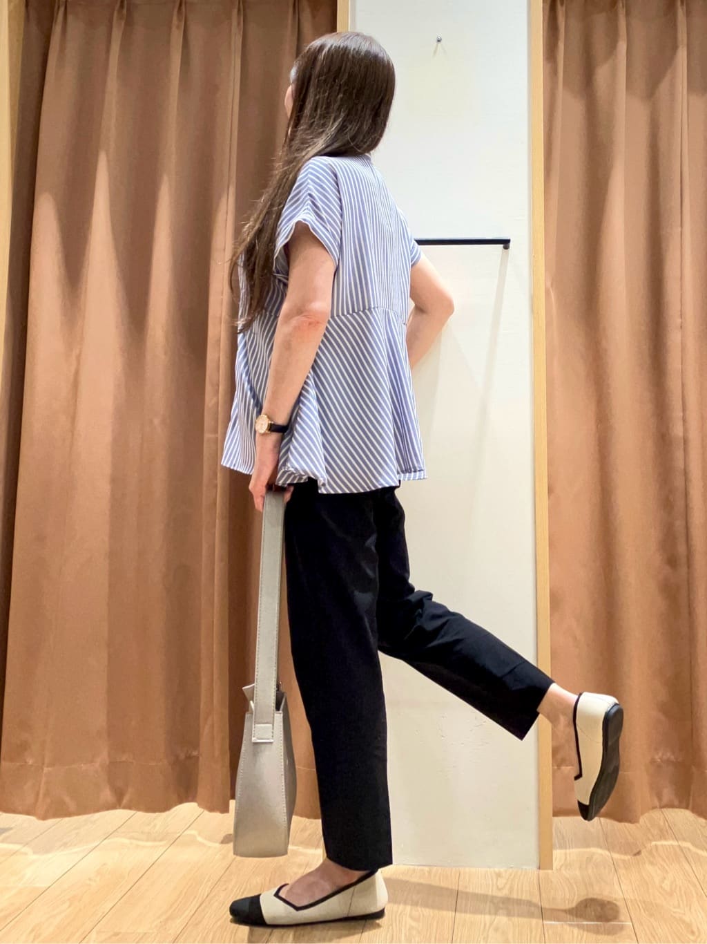 やくちゃんさんの「grove｜キレイも動きやすさも　美脚見えハイパーストレッチパンツ」を使ったコーディネート