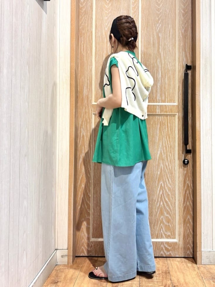 meiさんの「SHOO･LA･RUE｜ニュアンスデザインがこなれ見え 刺繍デザイン シアーカーディガン」を使ったコーディネート