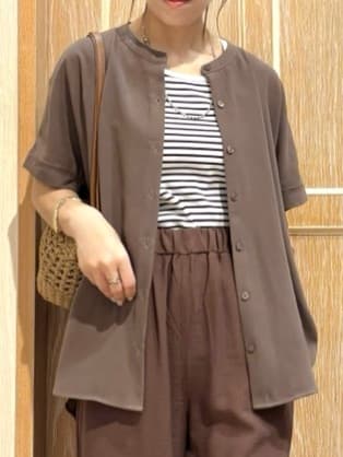 meiさんの「SHOO･LA･RUE｜【洗える/プチプラ】大人の抜け感をプラスする バンドカラーシャツ」を使ったコーディネート