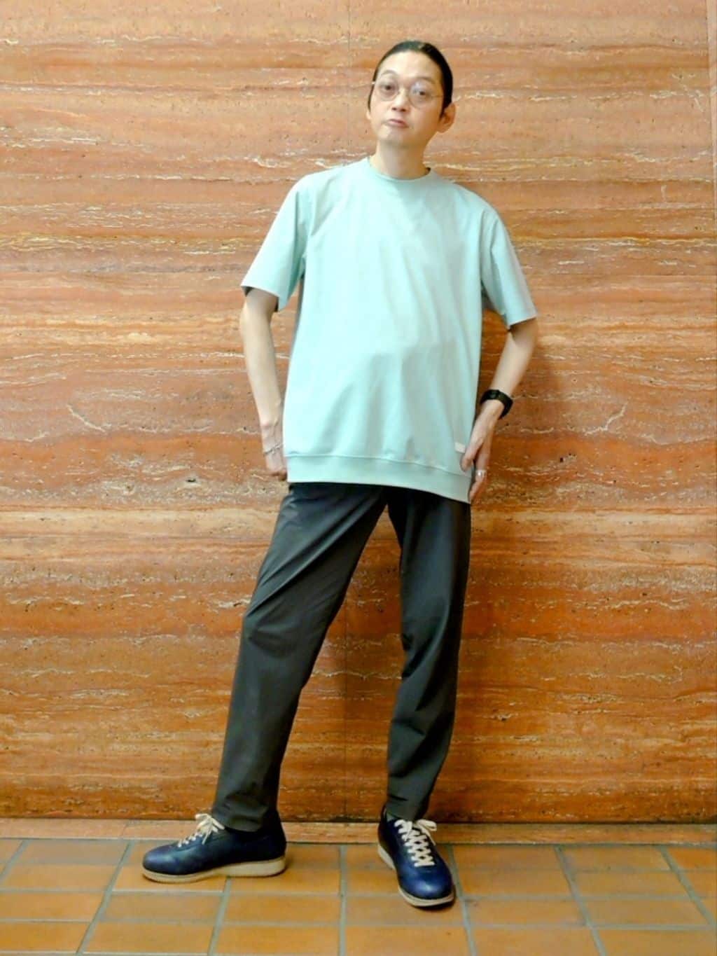 かしげるさんの「TAKEO KIKUCHI｜【抗菌防臭／5サイズ展開】ハイゲージポンチ Tシャツ」を使ったコーディネート