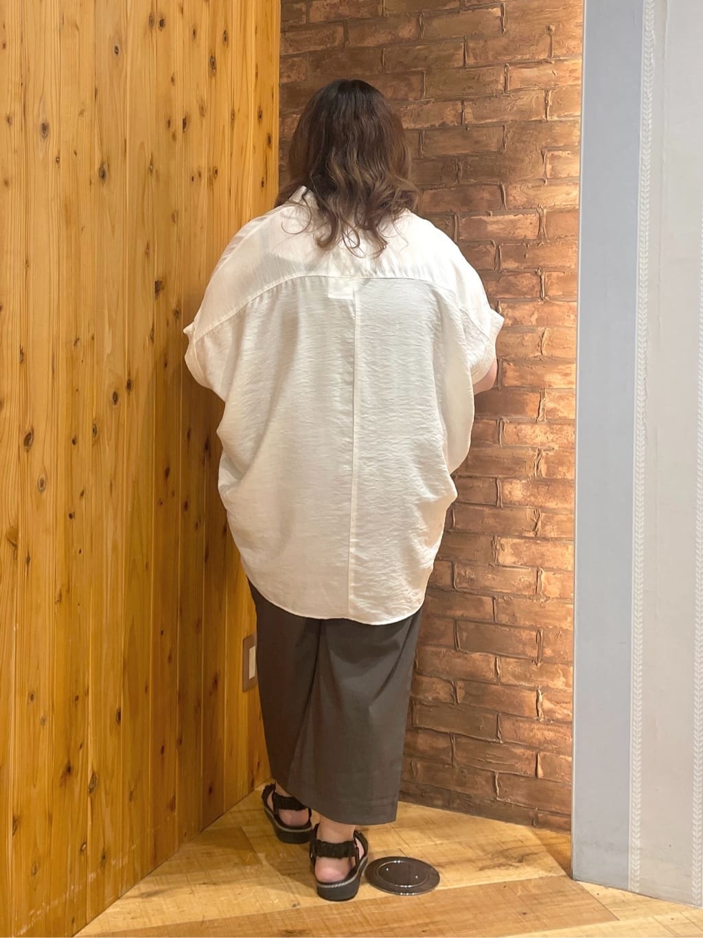 Risaさんの「SHOO･LA･RUE｜【ひんやり】すっきりきれいに体型カバー コクーンシルエットワンピース」を使ったコーディネート
