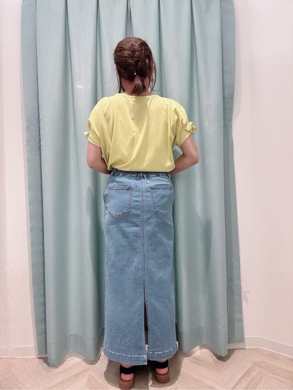 chn2さんの「SHOO･LA･RUE｜【S-LL/UV/プチプラ】お袖タックで好印象 デザインTシャツ」を使ったコーディネート