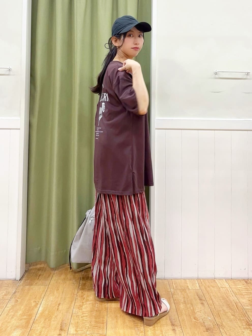 ゆうさんの「SHOO･LA･RUE｜【ひんやり/汗ジミ軽減/UVカット】プリントアソート BIG Tシャツ」を使ったコーディネート