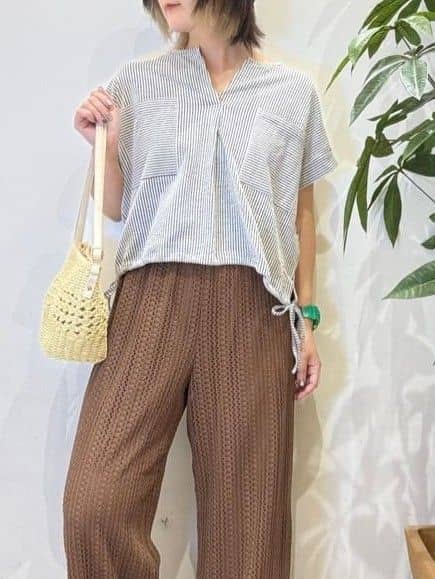 misakiさんの「SHOO･LA･RUE｜【洗える/S-LL】シルエット変化を楽しめる サッカーストライプ柄スキッパートップス」を使ったコーディネート