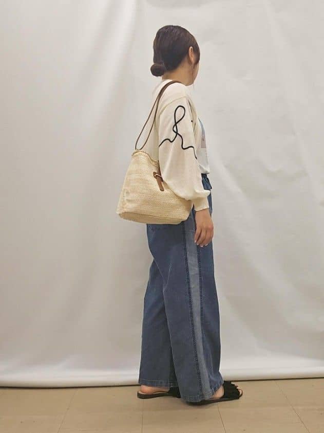 かなさんの「SHOO･LA･RUE｜ニュアンスデザインがこなれ見え 刺繍デザイン シアーカーディガン」を使ったコーディネート