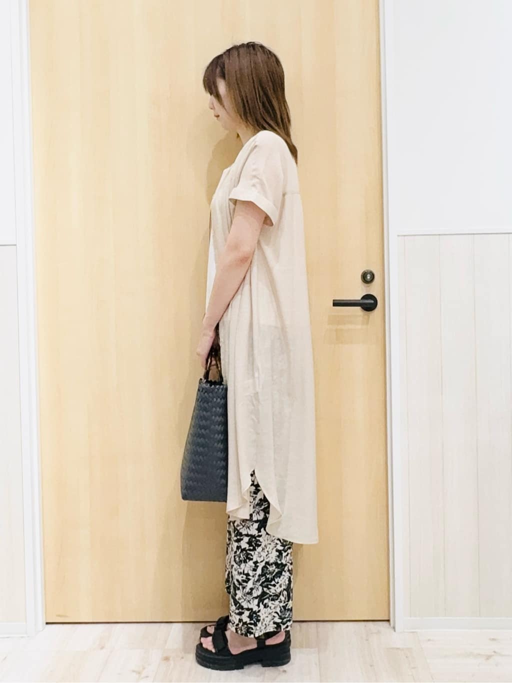 Naさんの「SHOO･LA･RUE｜◆【洗える/S-LL/ひんやり】ふんわり軽やかに 前あきロングシャツ」を使ったコーディネート