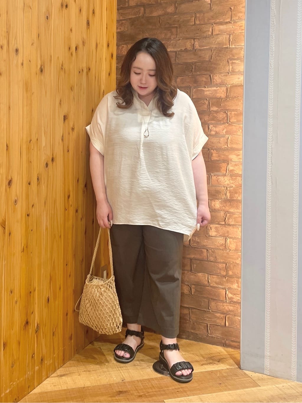 Risaさんの「SHOO･LA･RUE｜【ひんやり】すっきりきれいに体型カバー コクーンシルエットワンピース」を使ったコーディネート