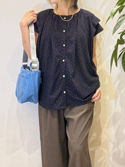 misakiさんの「SHOO･LA･RUE｜【S-LL/ひんやり】きちんと見えで好印象 ドット柄デザイントップス」を使ったコーディネート