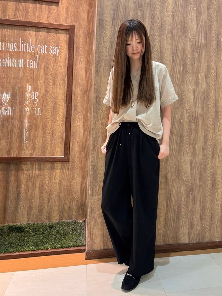 znまるさんの「SHOO･LA･RUE｜【着丈選べる】触れる度ひんやり ゆるきれい イージーワイドパンツ」を使ったコーディネート