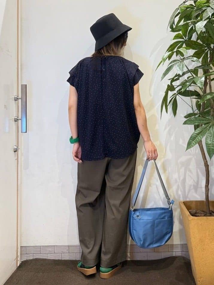 misakiさんの「SHOO･LA･RUE｜【S-LL/ひんやり】きちんと見えで好印象 ドット柄デザイントップス」を使ったコーディネート