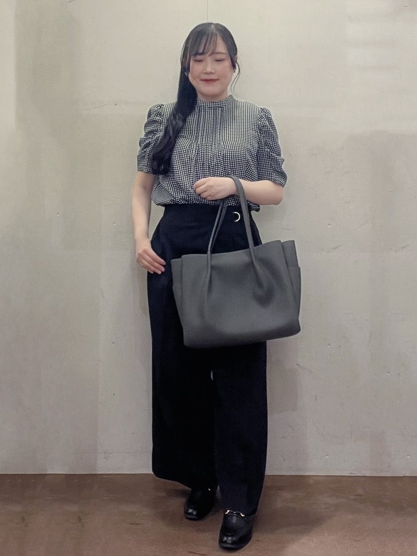 Hitomiさんの「index｜柄プリントピンタックブラウス【洗濯機洗い可／イージーアイロン／防シワ】」を使ったコーディネート