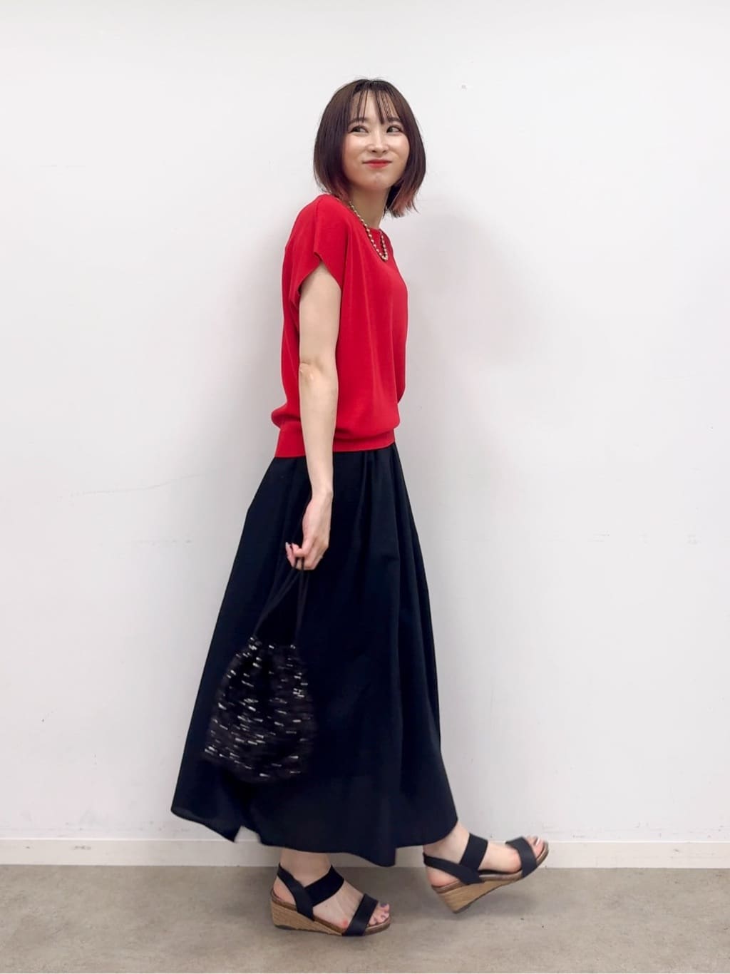 𝐜𝐡𝐢𝐤𝐚さんの「SHOO･LA･RUE｜【洗える/S-LL/ひんやり】さらりと好印象　総針フレンチスリーブニット」を使ったコーディネート