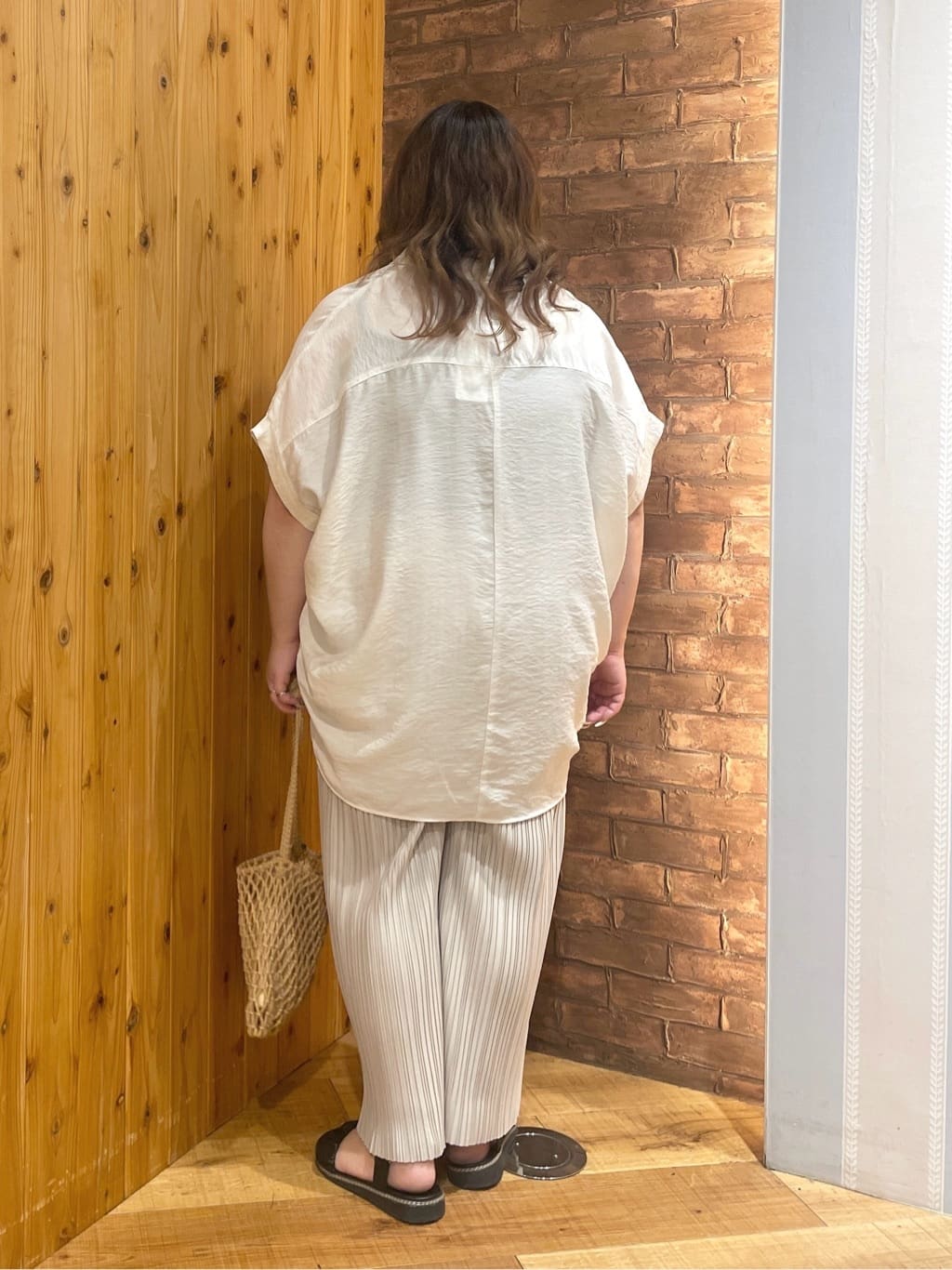 Risaさんの「SHOO･LA･RUE｜【ひんやり】すっきりきれいに体型カバー コクーンシルエットワンピース」を使ったコーディネート