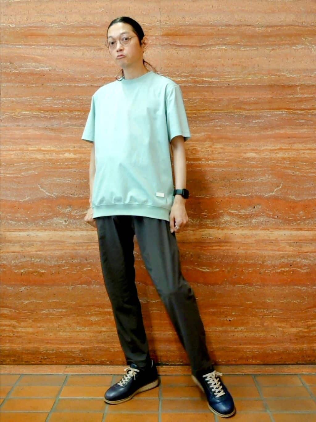 かしげるさんの「TAKEO KIKUCHI｜【抗菌防臭／5サイズ展開】ハイゲージポンチ Tシャツ」を使ったコーディネート