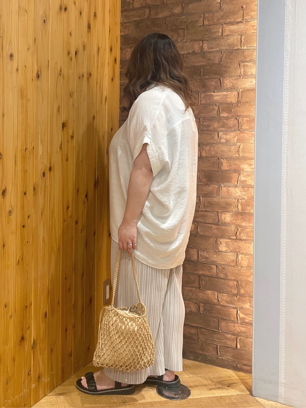 Risaさんの「SHOO･LA･RUE｜【ひんやり】すっきりきれいに体型カバー コクーンシルエットワンピース」を使ったコーディネート