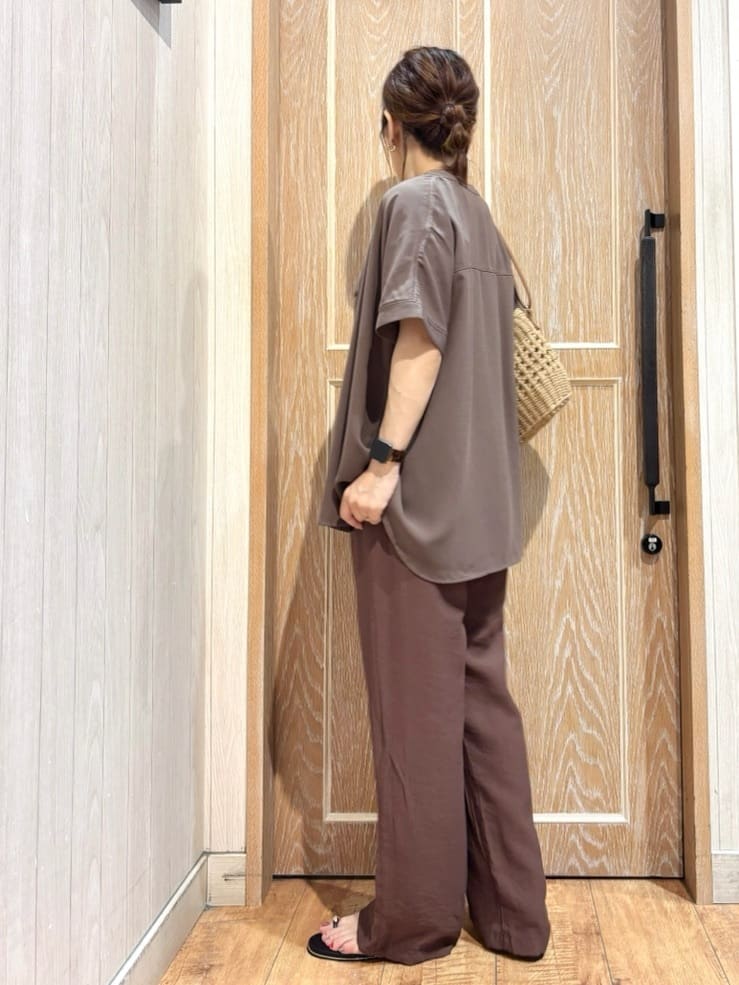 meiさんの「SHOO･LA･RUE｜【洗える/プチプラ】大人の抜け感をプラスする バンドカラーシャツ」を使ったコーディネート