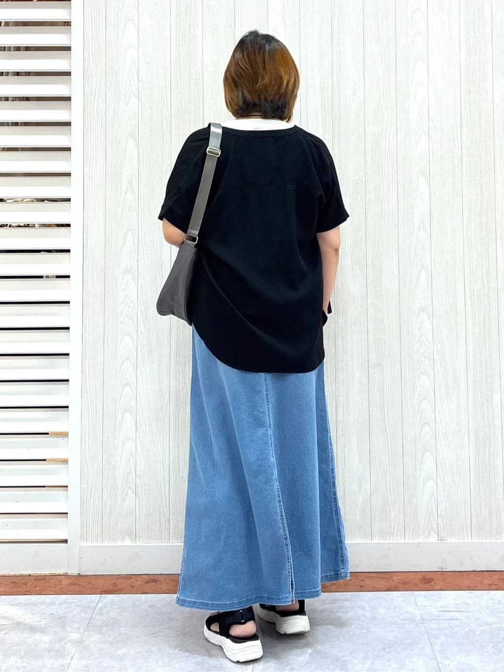 もっちさんの「SHOO･LA･RUE｜【S-LL】ブラウス見えする 軽やかな着心地の しぼしぼトップス」を使ったコーディネート